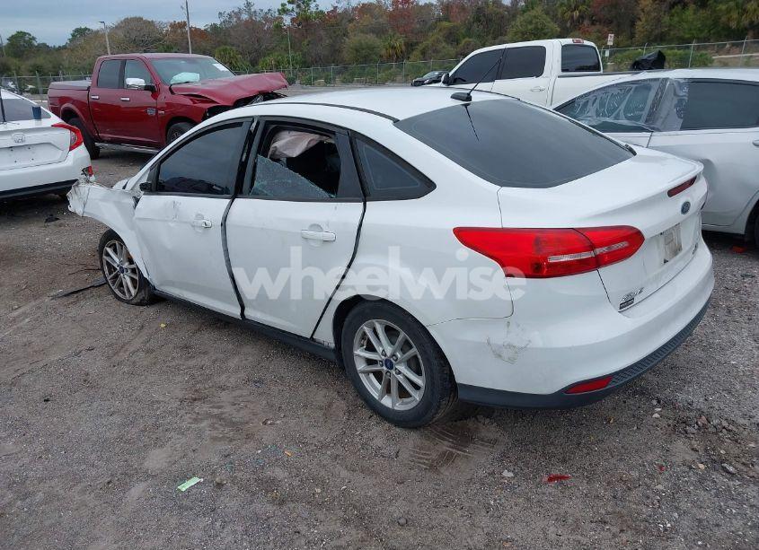 Photo 3 of 2016 Ford Focus SE (VIN 1FADP3F28GL268980)