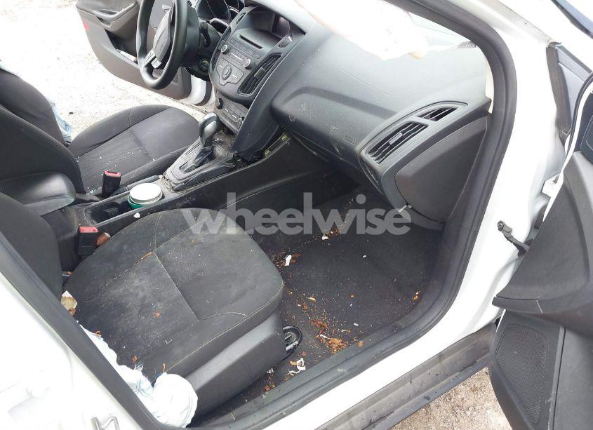 Photo 5 of 2016 Ford Focus SE (VIN 1FADP3F28GL268980)