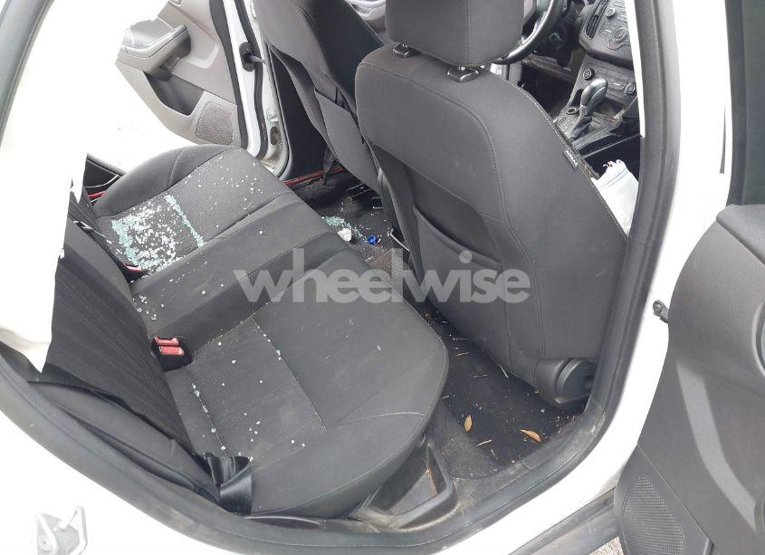 Photo 8 of 2016 Ford Focus SE (VIN 1FADP3F28GL268980)