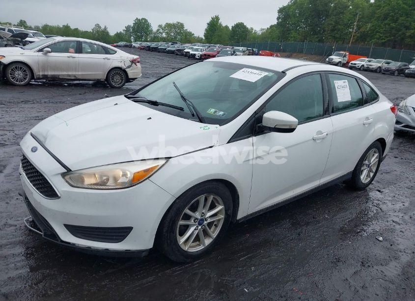 Photo 2 of 2016 Ford Focus SE (VIN 1FADP3F28GL276450)