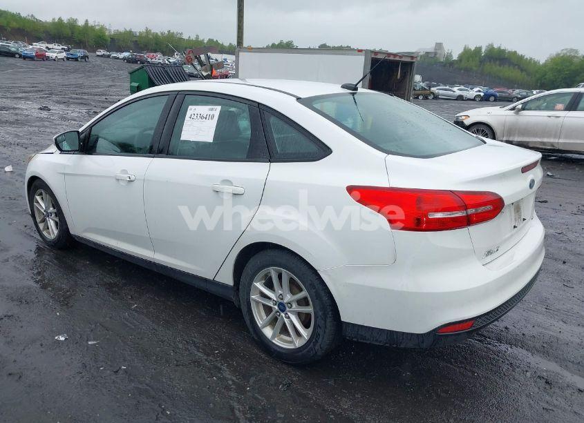Photo 3 of 2016 Ford Focus SE (VIN 1FADP3F28GL276450)