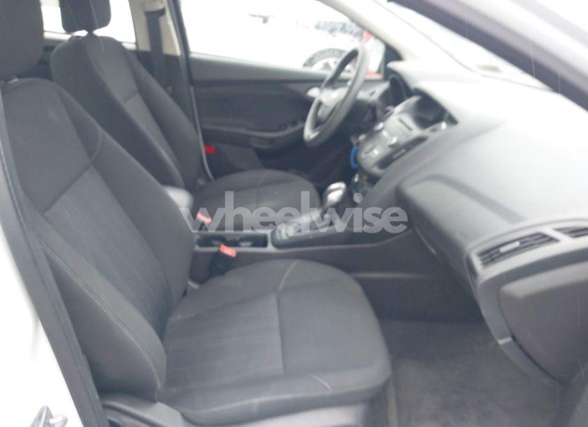 Photo 5 of 2016 Ford Focus SE (VIN 1FADP3F28GL276450)