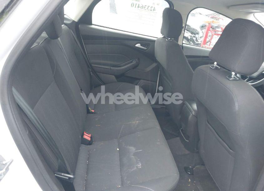 Photo 8 of 2016 Ford Focus SE (VIN 1FADP3F28GL276450)