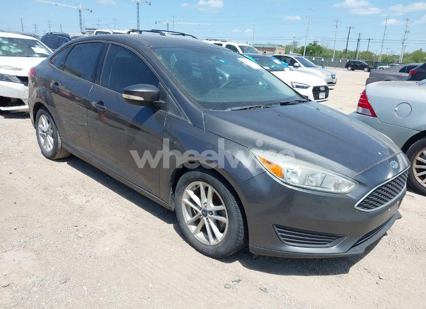 2016 Ford Focus SE (VIN 1FADP3F28GL281633) main photo