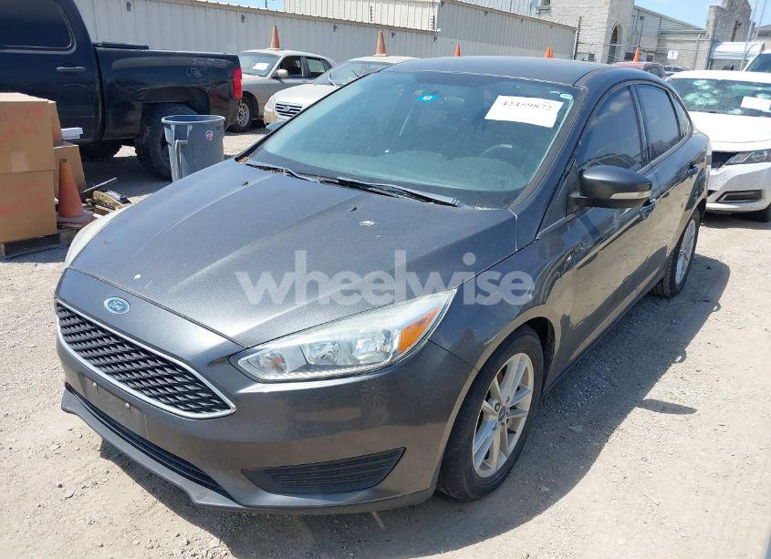 Photo 2 of 2016 Ford Focus SE (VIN 1FADP3F28GL281633)