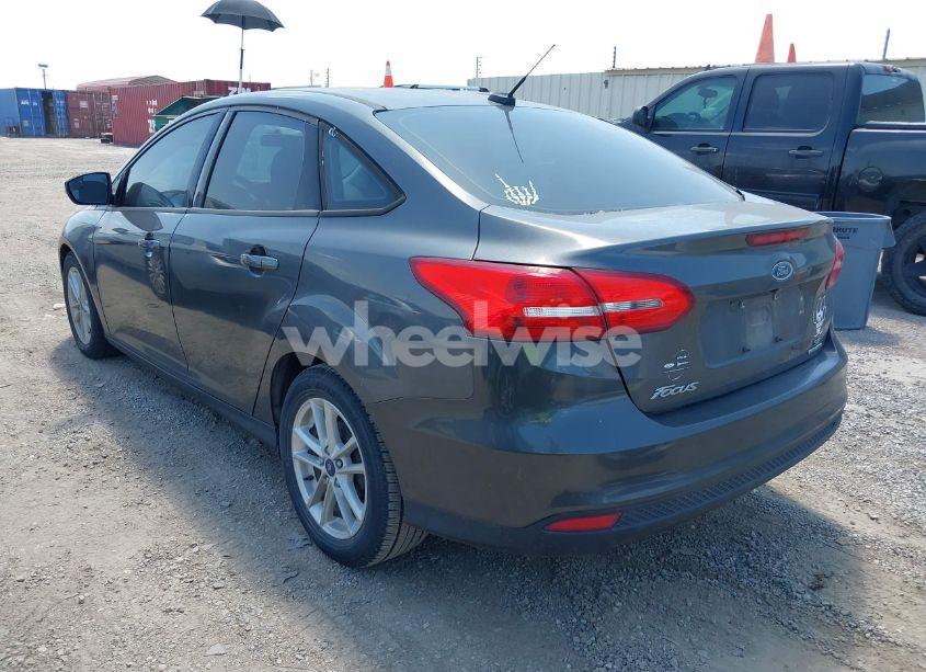 Photo 3 of 2016 Ford Focus SE (VIN 1FADP3F28GL281633)