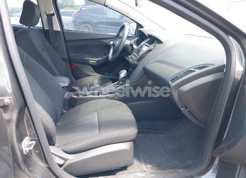 Photo 5 of 2016 Ford Focus SE (VIN 1FADP3F28GL281633)