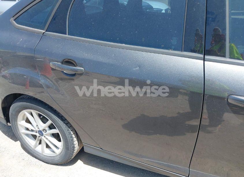 Photo 6 of 2016 Ford Focus SE (VIN 1FADP3F28GL281633)