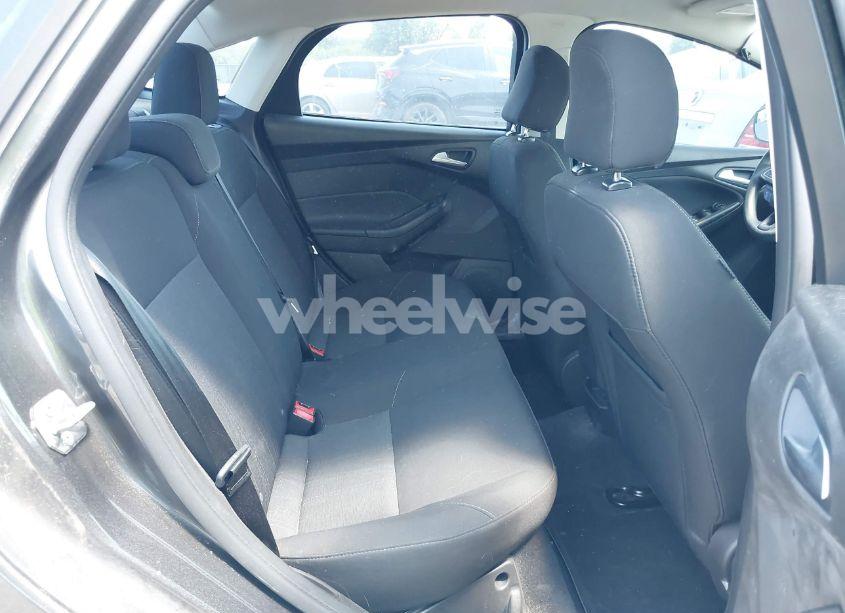 Photo 8 of 2016 Ford Focus SE (VIN 1FADP3F28GL281633)