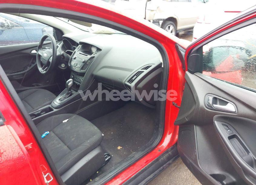 Photo 5 of 2016 Ford Focus SE (VIN 1FADP3F28GL285584)