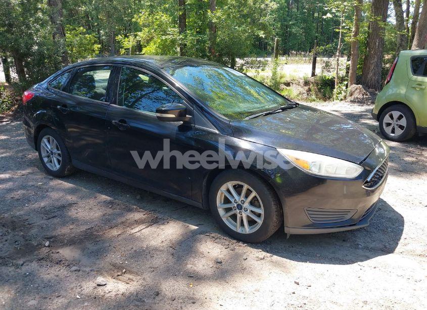 2016 Ford Focus SE (VIN 1FADP3F28GL286685) main photo