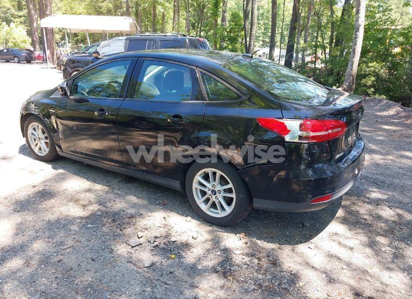 Photo 3 of 2016 Ford Focus SE (VIN 1FADP3F28GL286685)