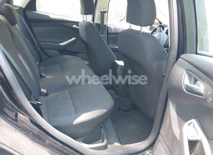 Photo 8 of 2016 Ford Focus SE (VIN 1FADP3F28GL286685)