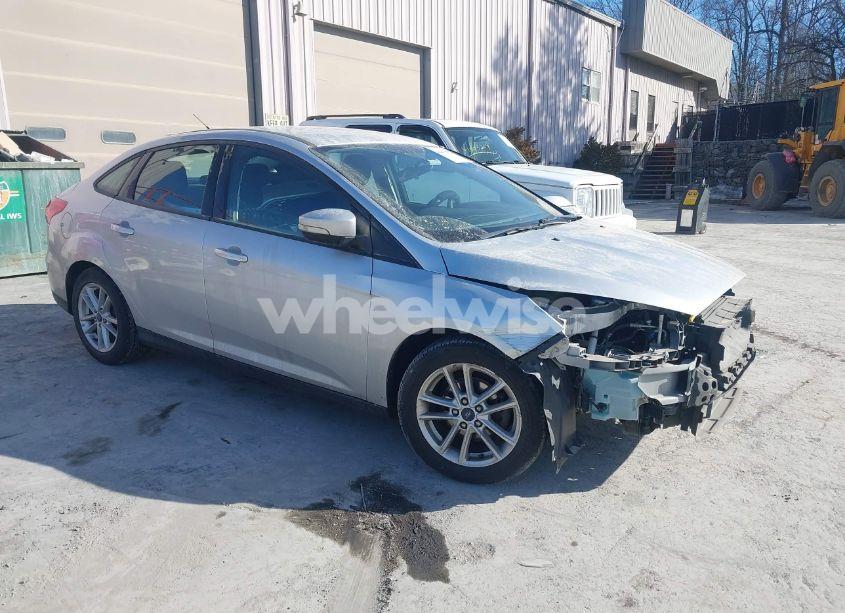 2016 Ford Focus SE (VIN 1FADP3F28GL320267) main photo