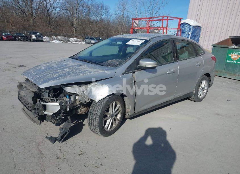 Photo 2 of 2016 Ford Focus SE (VIN 1FADP3F28GL320267)