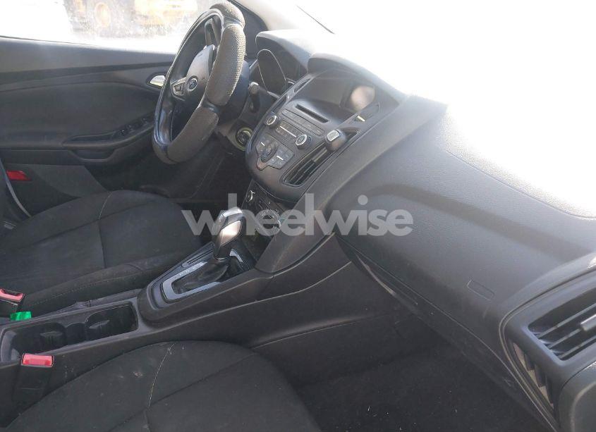 Photo 5 of 2016 Ford Focus SE (VIN 1FADP3F28GL320267)