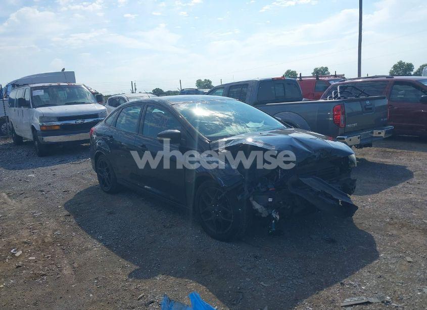 2016 Ford Focus SE (VIN 1FADP3F28GL321063) main photo