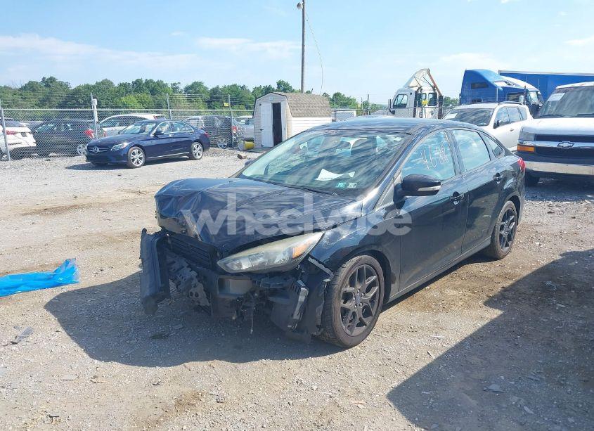 Photo 2 of 2016 Ford Focus SE (VIN 1FADP3F28GL321063)