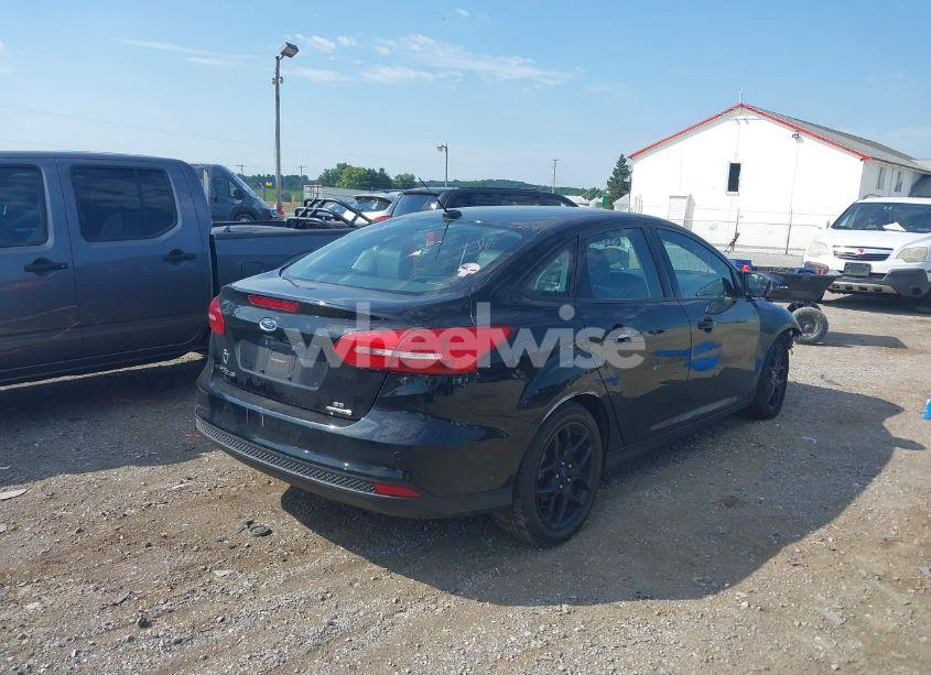 Photo 4 of 2016 Ford Focus SE (VIN 1FADP3F28GL321063)