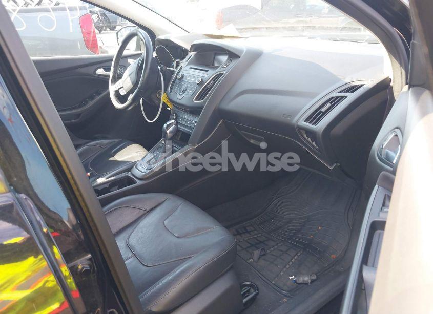 Photo 5 of 2016 Ford Focus SE (VIN 1FADP3F28GL321063)