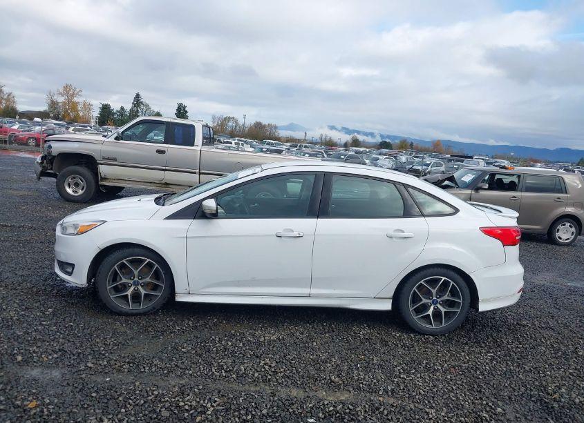 Photo 14 of 2016 Ford Focus SE (VIN 1FADP3F28GL329275)