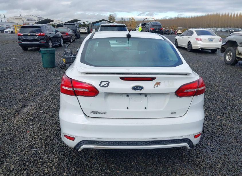 Photo 16 of 2016 Ford Focus SE (VIN 1FADP3F28GL329275)