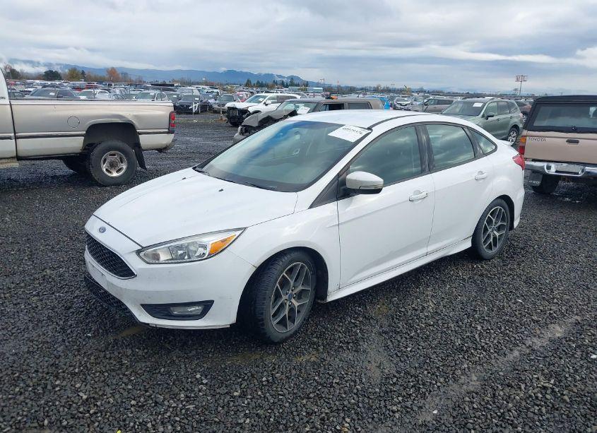 Photo 2 of 2016 Ford Focus SE (VIN 1FADP3F28GL329275)