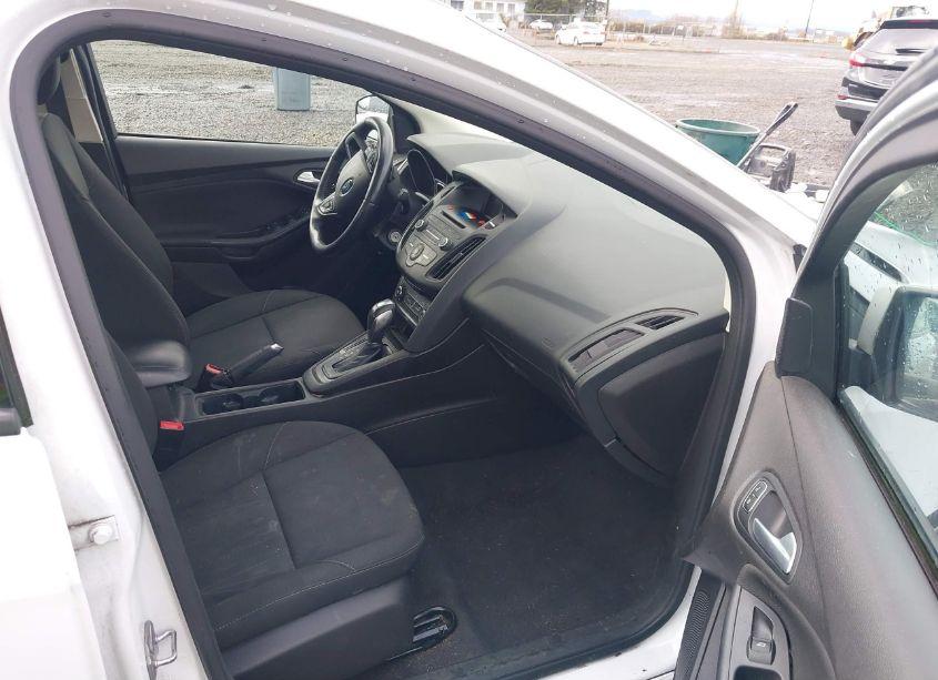 Photo 5 of 2016 Ford Focus SE (VIN 1FADP3F28GL329275)