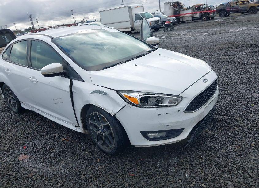 Photo 6 of 2016 Ford Focus SE (VIN 1FADP3F28GL329275)
