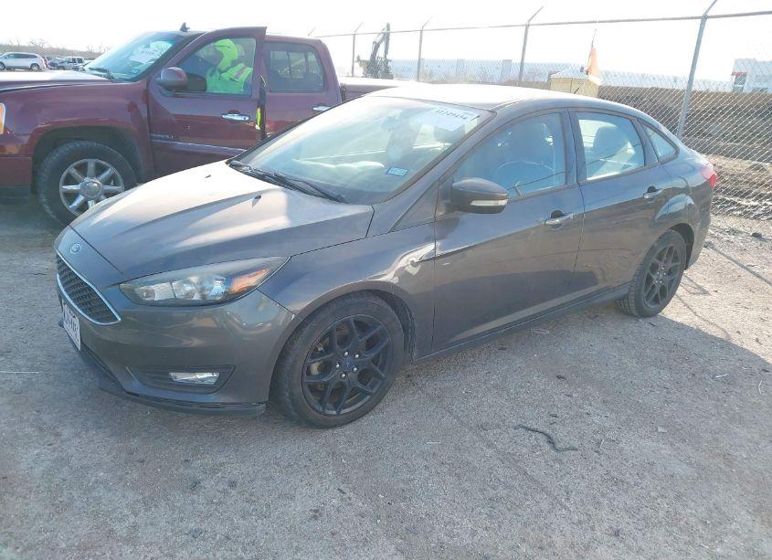 Photo 2 of 2016 Ford Focus SE (VIN 1FADP3F28GL340079)