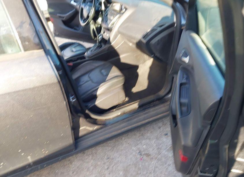 Photo 5 of 2016 Ford Focus SE (VIN 1FADP3F28GL340079)