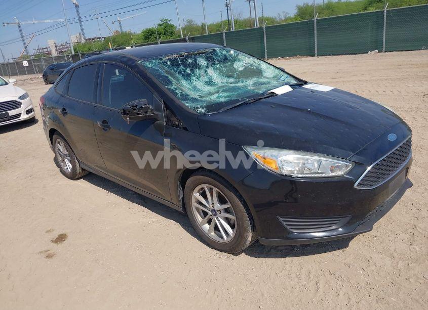 2016 Ford Focus SE (VIN 1FADP3F28GL349817) main photo