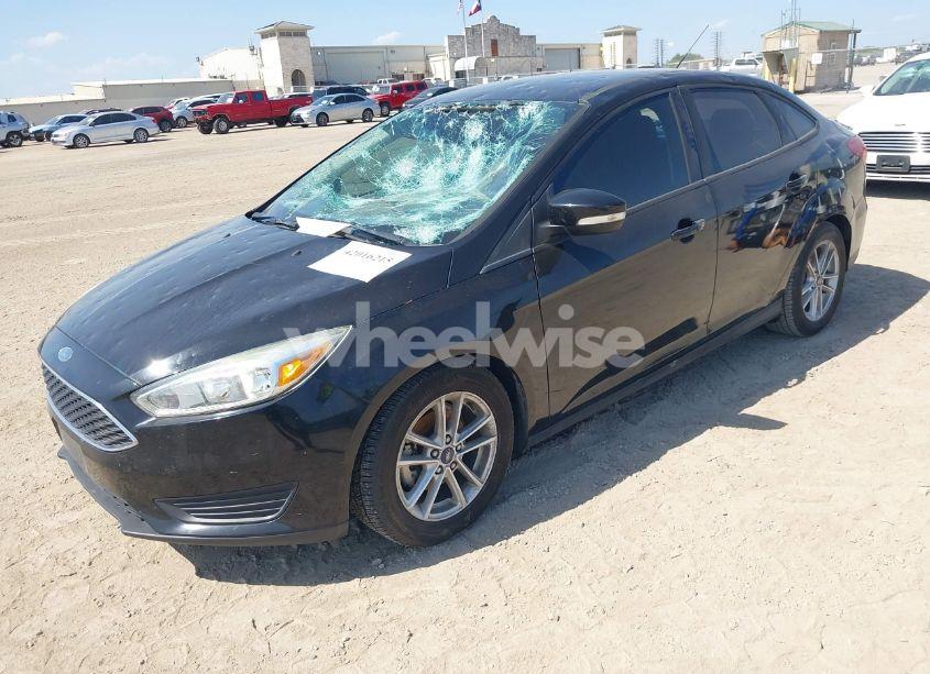 Photo 2 of 2016 Ford Focus SE (VIN 1FADP3F28GL349817)