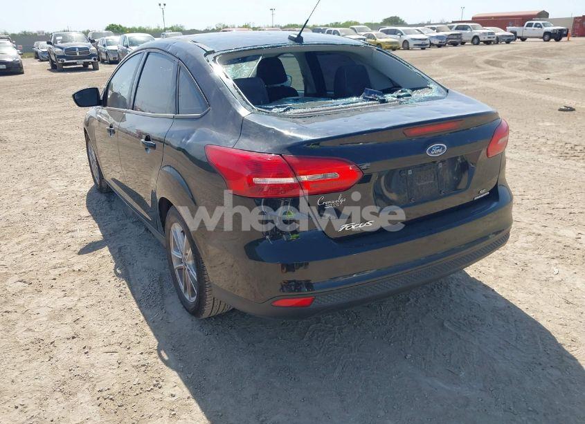 Photo 3 of 2016 Ford Focus SE (VIN 1FADP3F28GL349817)