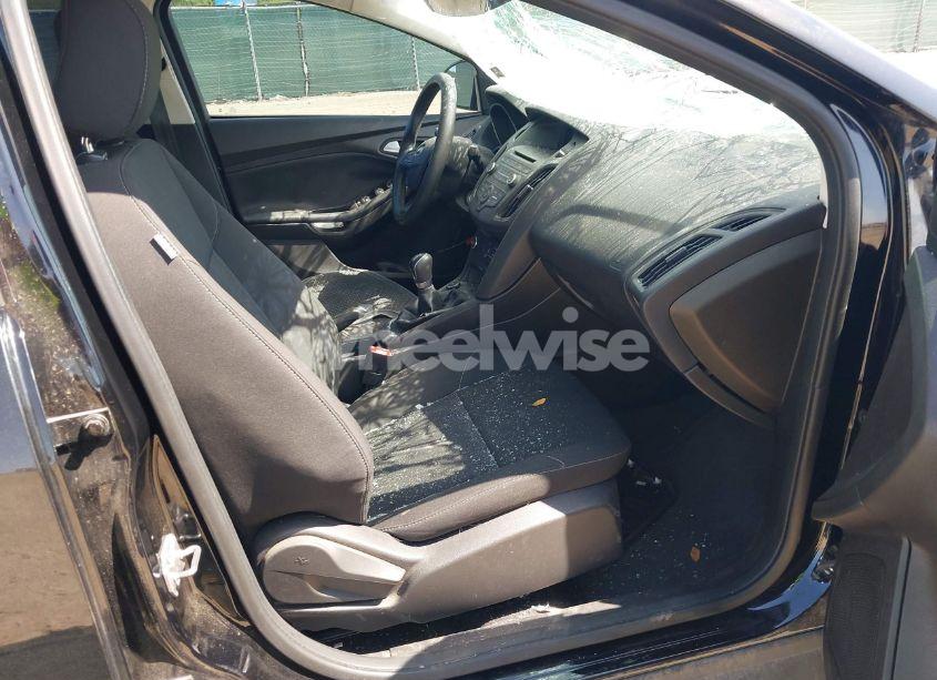 Photo 5 of 2016 Ford Focus SE (VIN 1FADP3F28GL349817)