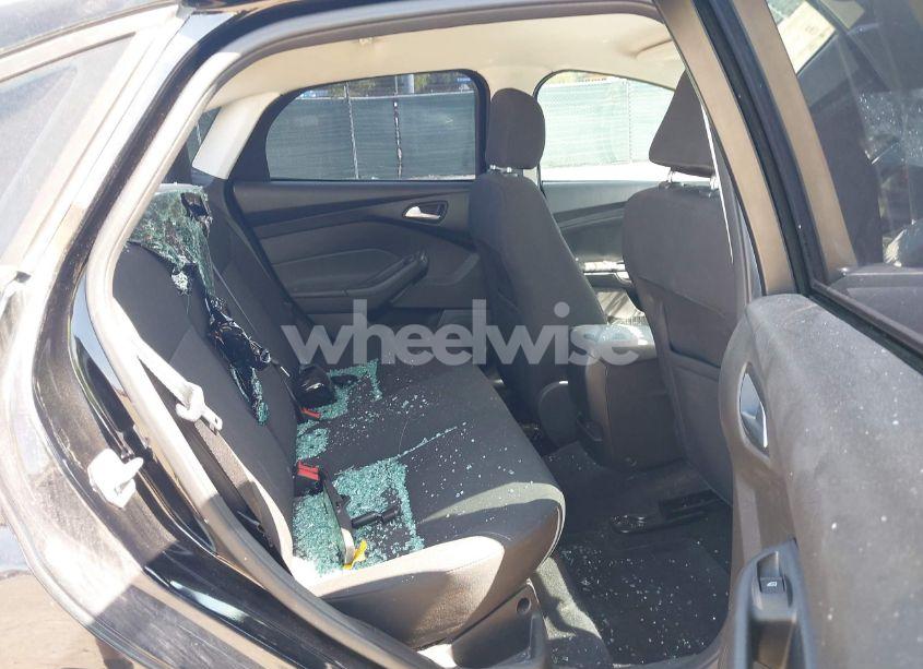 Photo 8 of 2016 Ford Focus SE (VIN 1FADP3F28GL349817)