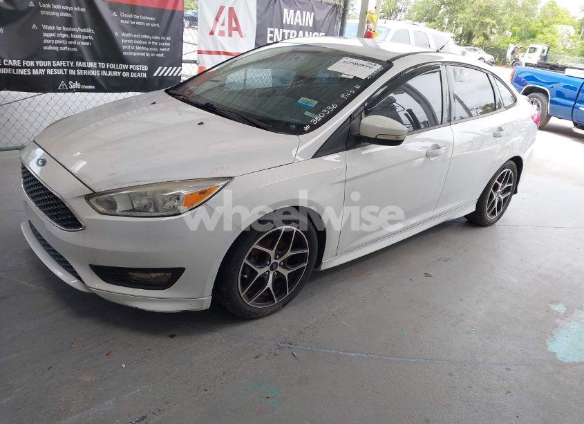 Photo 2 of 2016 Ford Focus SE (VIN 1FADP3F28GL350336)