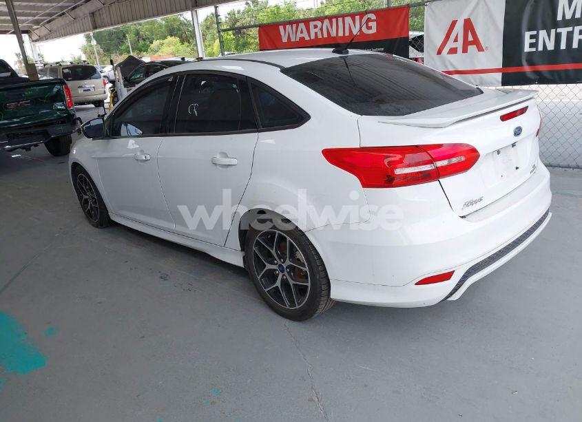 Photo 3 of 2016 Ford Focus SE (VIN 1FADP3F28GL350336)