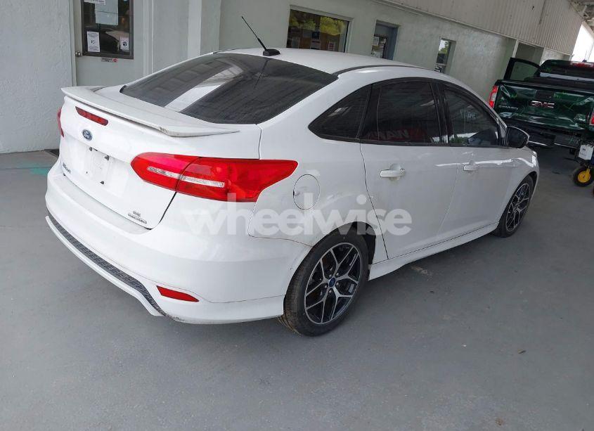 Photo 4 of 2016 Ford Focus SE (VIN 1FADP3F28GL350336)