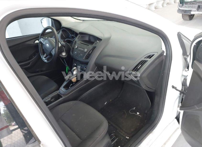 Photo 5 of 2016 Ford Focus SE (VIN 1FADP3F28GL350336)