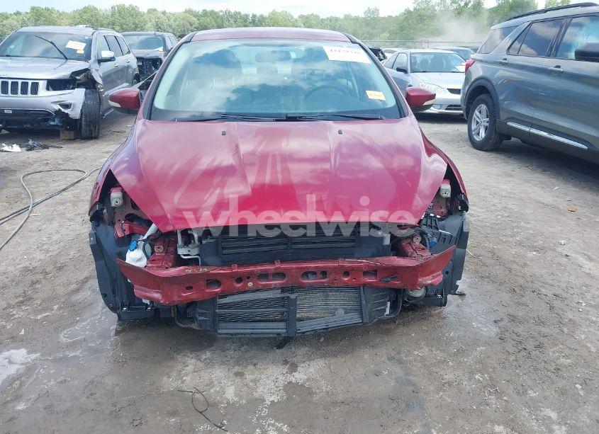 Photo 13 of 2016 Ford Focus SE (VIN 1FADP3F28GL358243)