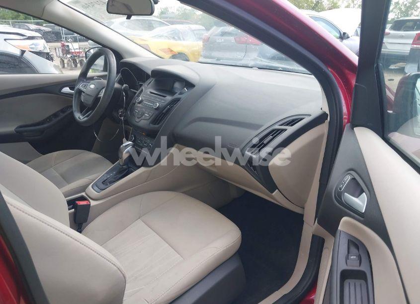 Photo 5 of 2016 Ford Focus SE (VIN 1FADP3F28GL358243)