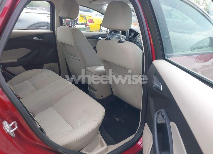 Photo 8 of 2016 Ford Focus SE (VIN 1FADP3F28GL358243)