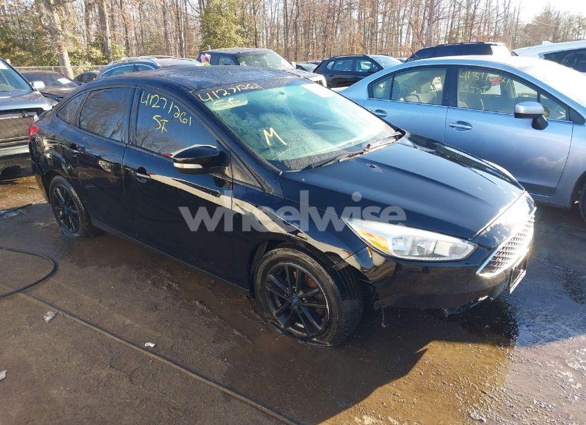 2016 Ford Focus SE (VIN 1FADP3F28GL358470) main photo