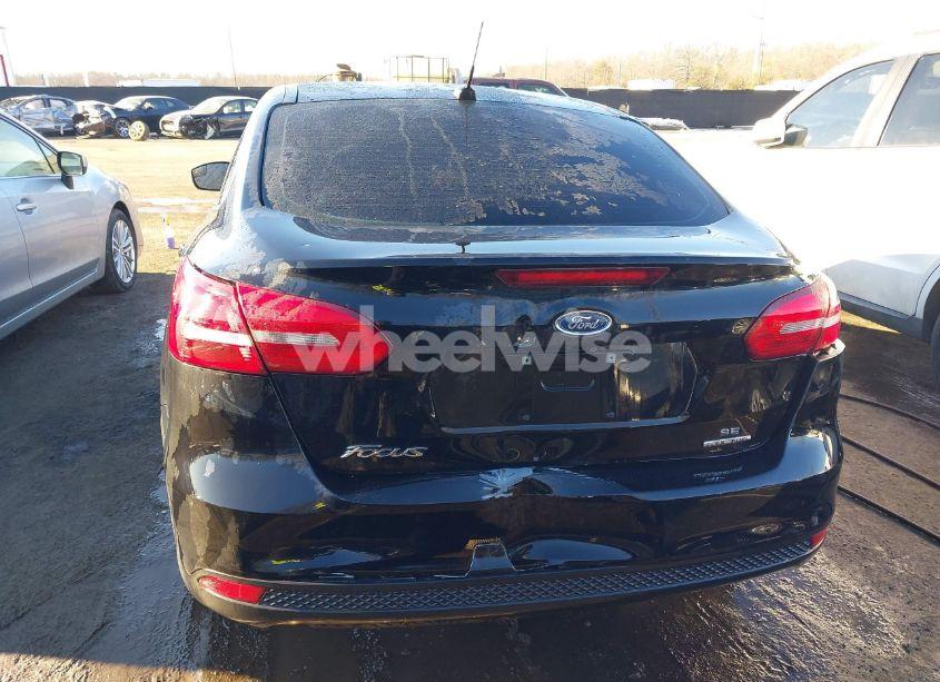 Photo 16 of 2016 Ford Focus SE (VIN 1FADP3F28GL358470)