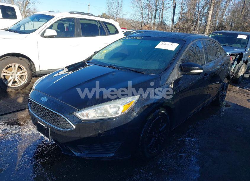 Photo 2 of 2016 Ford Focus SE (VIN 1FADP3F28GL358470)
