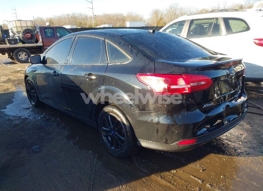 Photo 3 of 2016 Ford Focus SE (VIN 1FADP3F28GL358470)