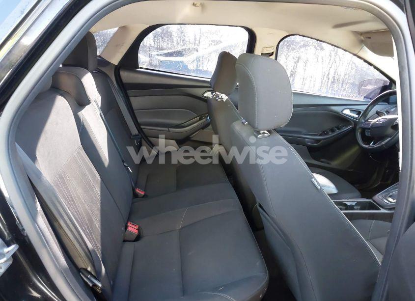 Photo 8 of 2016 Ford Focus SE (VIN 1FADP3F28GL358470)