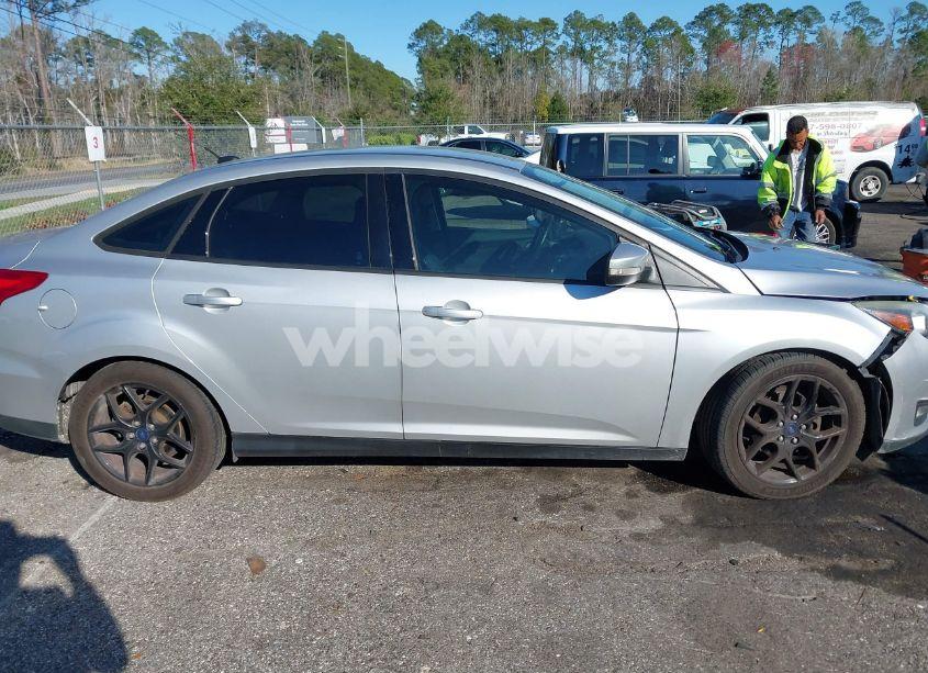 Photo 13 of 2016 Ford Focus SE (VIN 1FADP3F28GL371350)