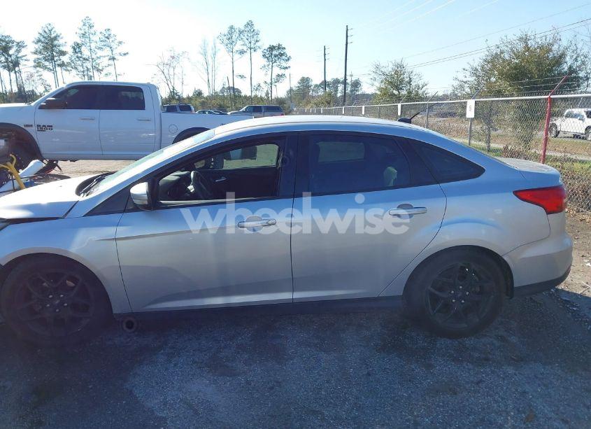 Photo 14 of 2016 Ford Focus SE (VIN 1FADP3F28GL371350)